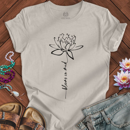 Script Stem Lotus Tee Heather Dust