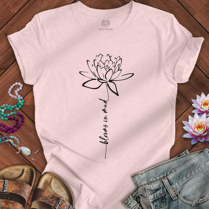 Script Stem Lotus Tee Soft Pink